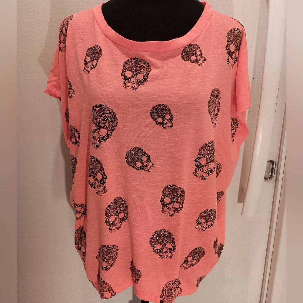Qed London, Bat Wing Tee. Size small